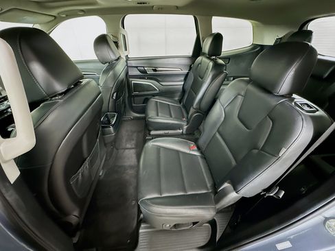 Used 2025 Kia Telluride S FWD image 29