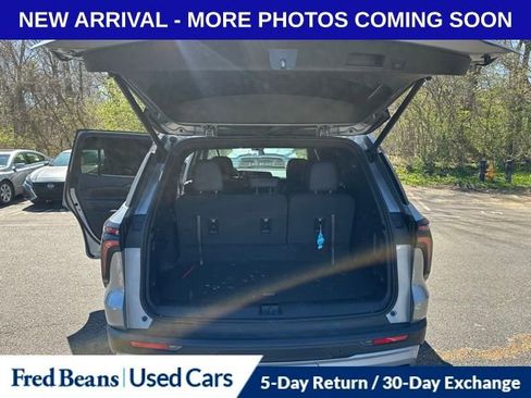 Used 2025 Chevrolet Traverse LT w/ Sun and Wheel Package image 13