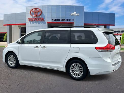 Used 2012 Toyota Sienna XLE FWD image 4