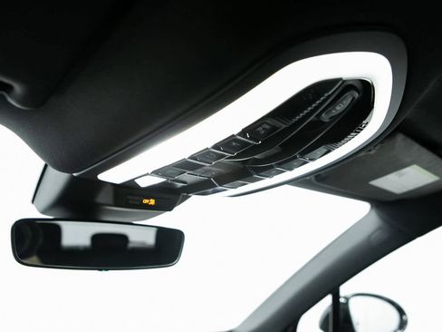 Certified 2024 Porsche Macan image 26