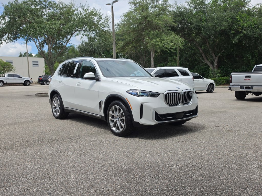 Used 2024 BMW X5 xDrive40i w/ Premium Package AWD/4WD image 2
