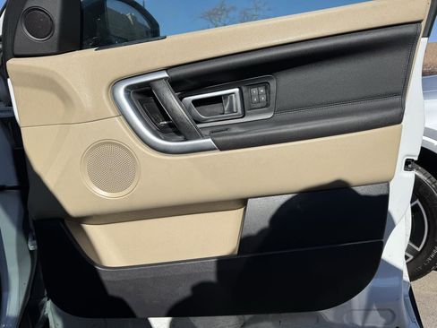 Used 2018 Land Rover Discovery Sport HSE image 33