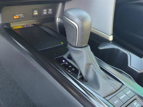 Used 2025 Toyota Camry SE w/ Convenience Package FWD image 22