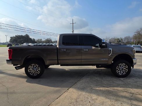 Used 2018 Ford F250 Lariat w/ Chrome Package image 8