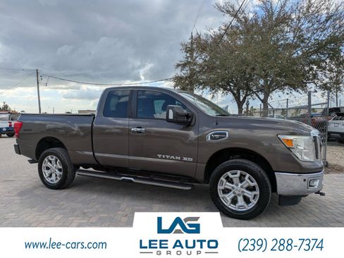 Used 2017 Nissan Titan SV image 1