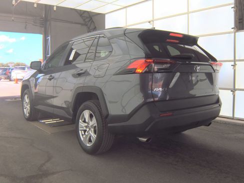 Used 2021 Toyota RAV4 XLE w/ Convenience Package FWD image 8