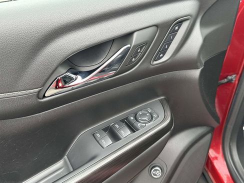 Used 2023 GMC Acadia SLT w/ Preferred Package image 19