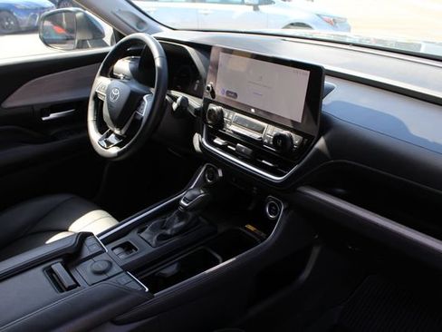 Certified 2025 Toyota Grand Highlander FWD image 22