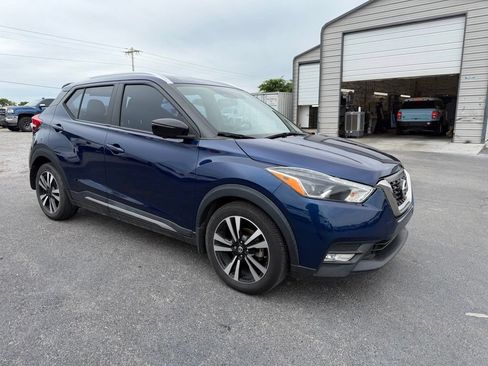 Used 2019 Nissan Kicks SR FWD image 2