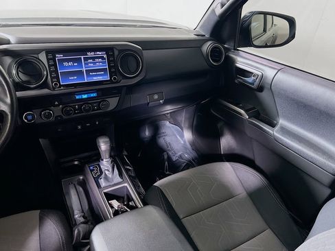 Certified 2022 Toyota Tacoma TRD Off-Road AWD/4WD image 21