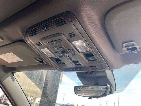 Used 2024 GMC Yukon XL Denali w/ Advanced Technology Package image 24