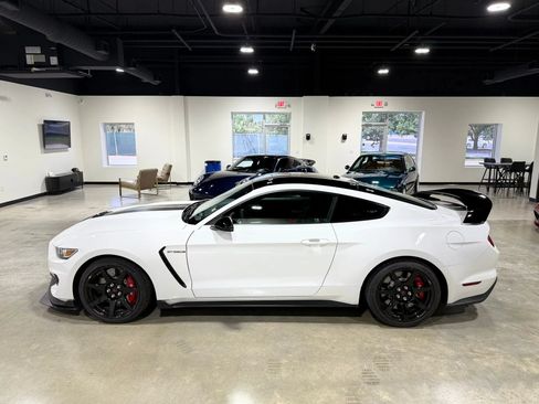Used 2017 Ford Mustang Shelby GT350R w/ GT350R Equipment Group 920A RWD image 8