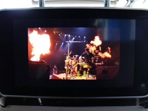 Used 2016 BMW 750i xDrive image 28