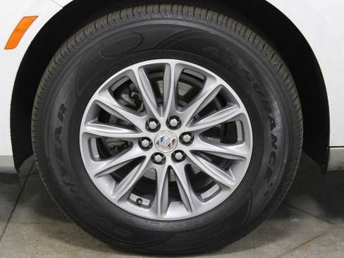 Used 2024 Buick Enclave Essence w/ Technology Package image 18