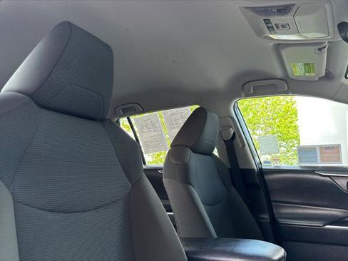 Certified 2021 Toyota RAV4 LE AWD/4WD image 18