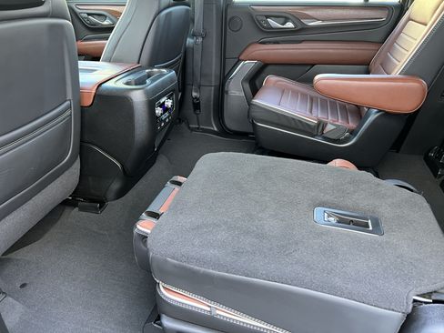 Used 2024 GMC Yukon XL Denali Ultimate AWD/4WD image 18