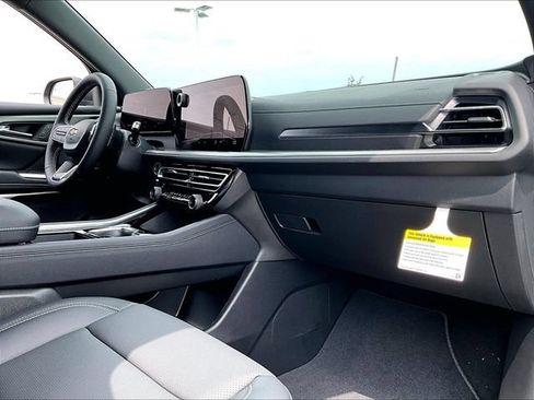 New 2027 Chevrolet Traverse LT w/ Sun and Wheel Package AWD/4WD image 9