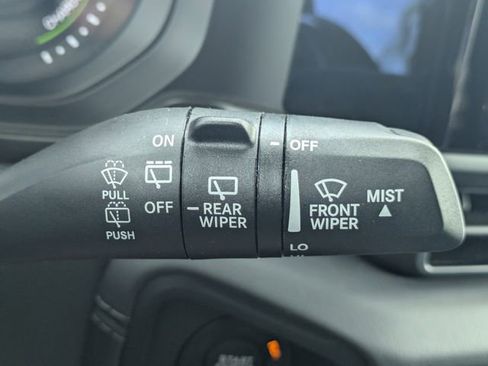 Used 2025 Jeep Wrangler Unlimited Sahara AWD/4WD image 31