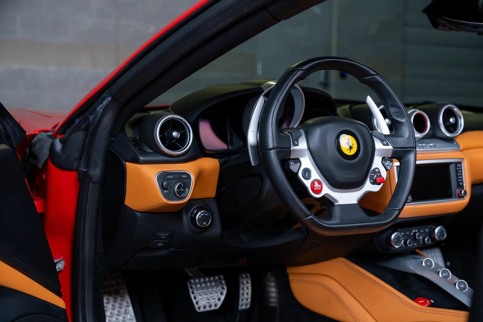 Used 2015 Ferrari California T RWD image 81