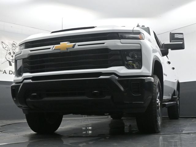 Used 2025 Chevrolet Silverado 2500 Custom w/ Custom Convenience Package AWD/4WD image 4