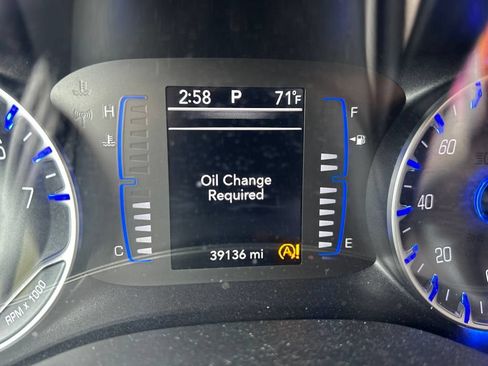 Used 2019 Chrysler Pacifica Touring-L FWD image 7