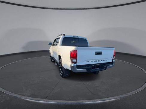 Used 2020 Toyota Tacoma SR5 RWD image 7