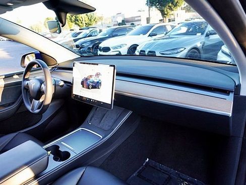 Used 2023 Tesla Model Y Long Range image 10