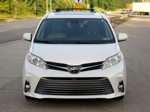 Used 2019 Toyota Sienna XLE w/ XLE Navigation Package AWD/4WD image 5