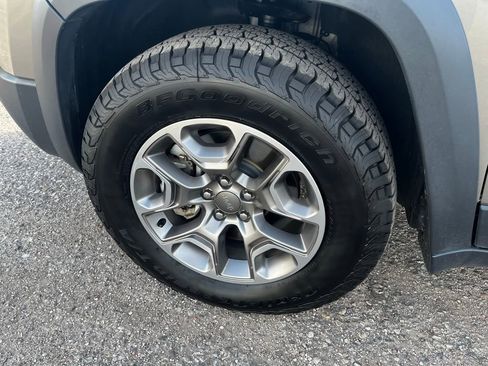 Used 2020 Jeep Cherokee Trailhawk w/ Cold Weather Group image 9