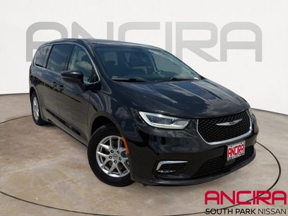 Used 2023 Chrysler Pacifica Touring-L
