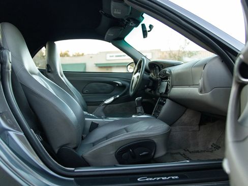 Used 2001 Porsche 911 Carrera 4 image 33