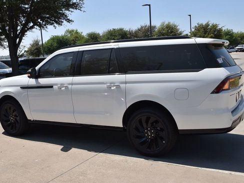 New 2025 Lincoln Navigator L Reserve w/ Jet Appearance Package AWD/4WD image 17