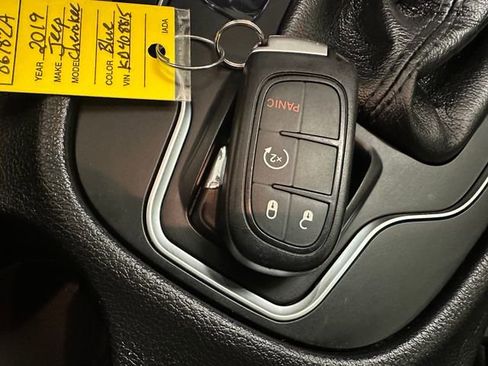 Used 2019 Jeep Cherokee Latitude Plus w/ Cold Weather Group image 14