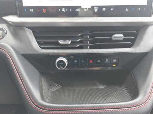 Certified 2025 Ford Explorer ST-Line w/ ST-Line Street Pack image 23