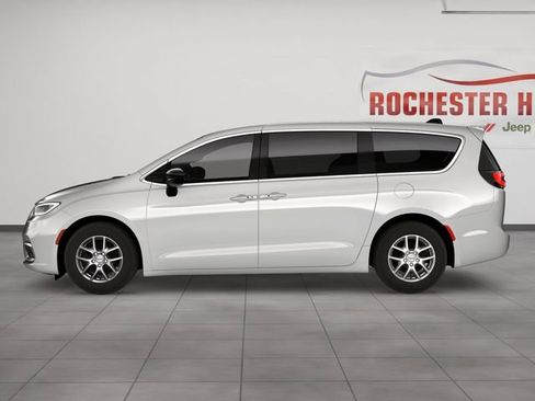 New 2026 Chrysler Pacifica Select image 3