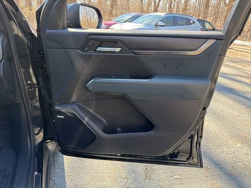 Used 2024 GMC Acadia AT4 w/ Luxury Package image 10