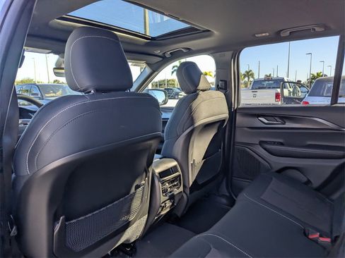 New 2025 Jeep Grand Cherokee Laredo X w/ Luxury Tech Group I image 9