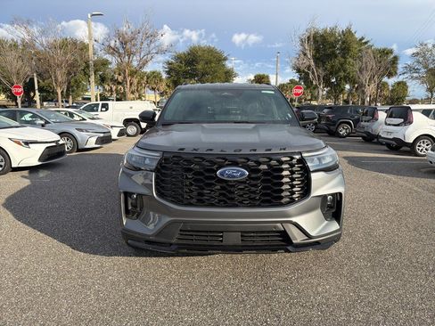 Used 2025 Ford Explorer ST-Line w/ ST-Line Street Pack image 8