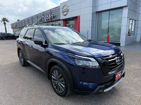 Certified 2024 Nissan Pathfinder SL w/ SL Premium Package FWD image 1