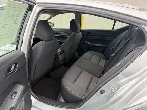 Used 2024 Nissan Altima 2.5 SV image 14