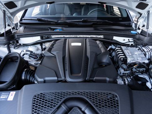 New 2026 Porsche Macan S image 37