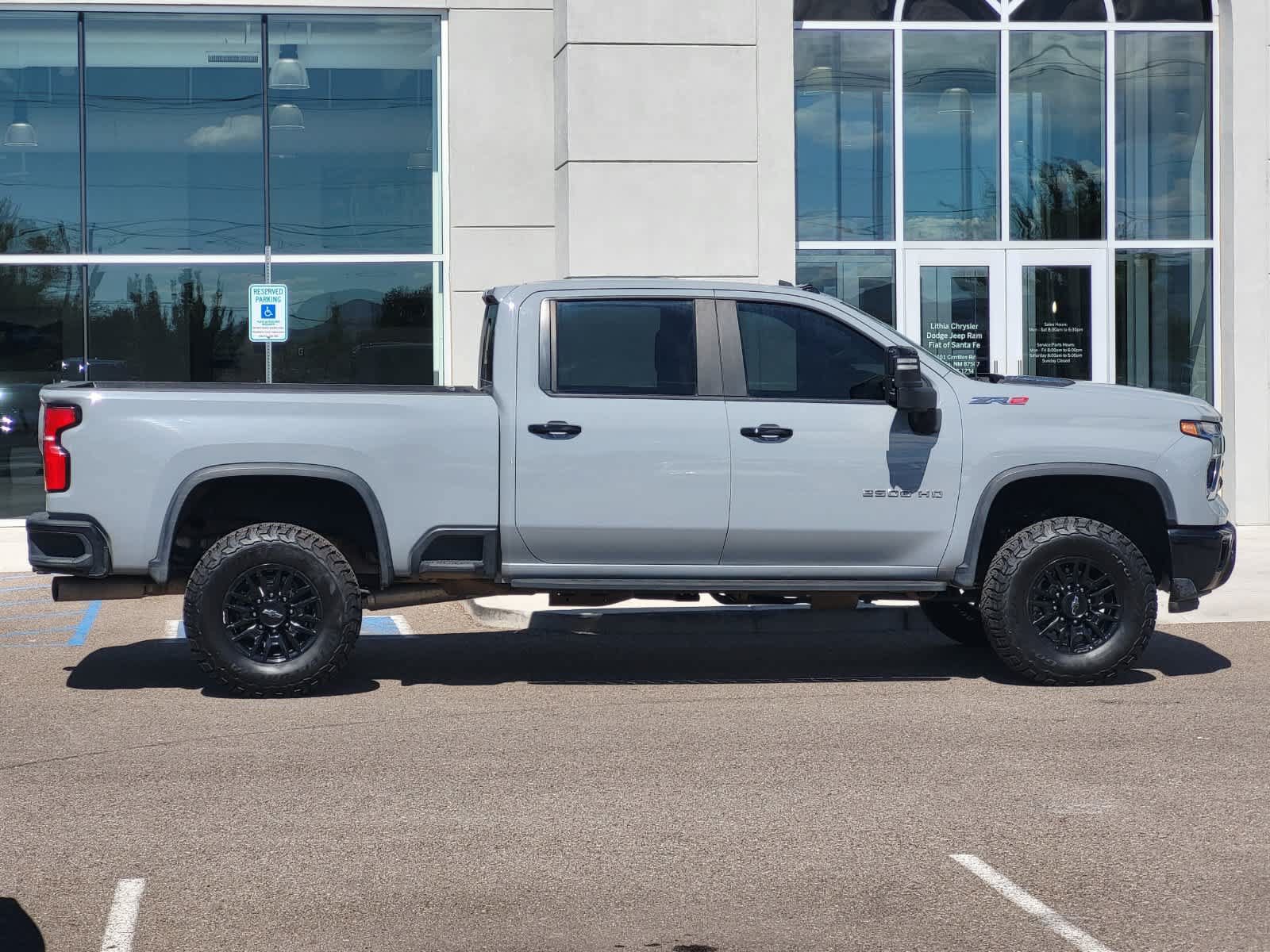 Used 2024 Chevrolet Silverado 2500 ZR2 w/ Technology Package AWD/4WD image 4