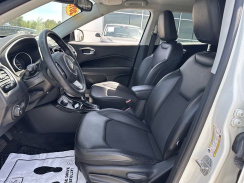 Used 2019 Jeep Compass Latitude AWD/4WD image 5