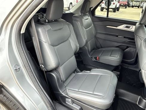 Used 2025 Ford Explorer Active w/ Active Comfort Package image 30