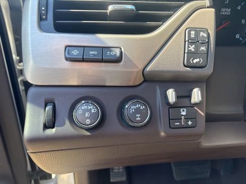 Used 2019 GMC Yukon XL Denali w/ Denali Ultimate Package AWD/4WD image 29
