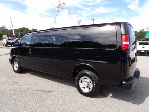 Used 2019 Chevrolet Express 3500 LS image 4