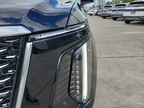 Used 2025 Cadillac Escalade ESV Premium Luxury w/ Touring Package image 9