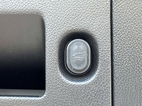 Used 2017 Cadillac Escalade Luxury image 14