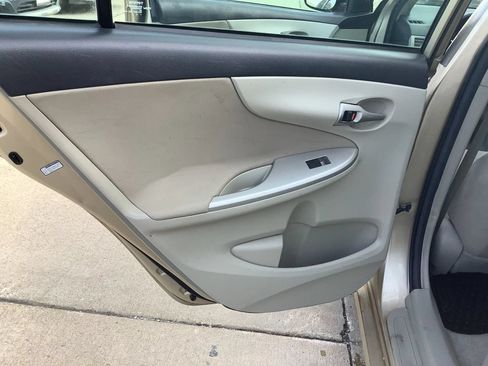Used 2013 Toyota Corolla LE FWD image 20