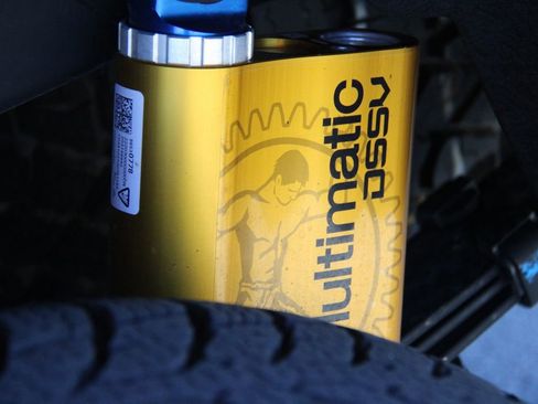 Certified 2024 Chevrolet Colorado ZR2 w/ Technology Package image 31